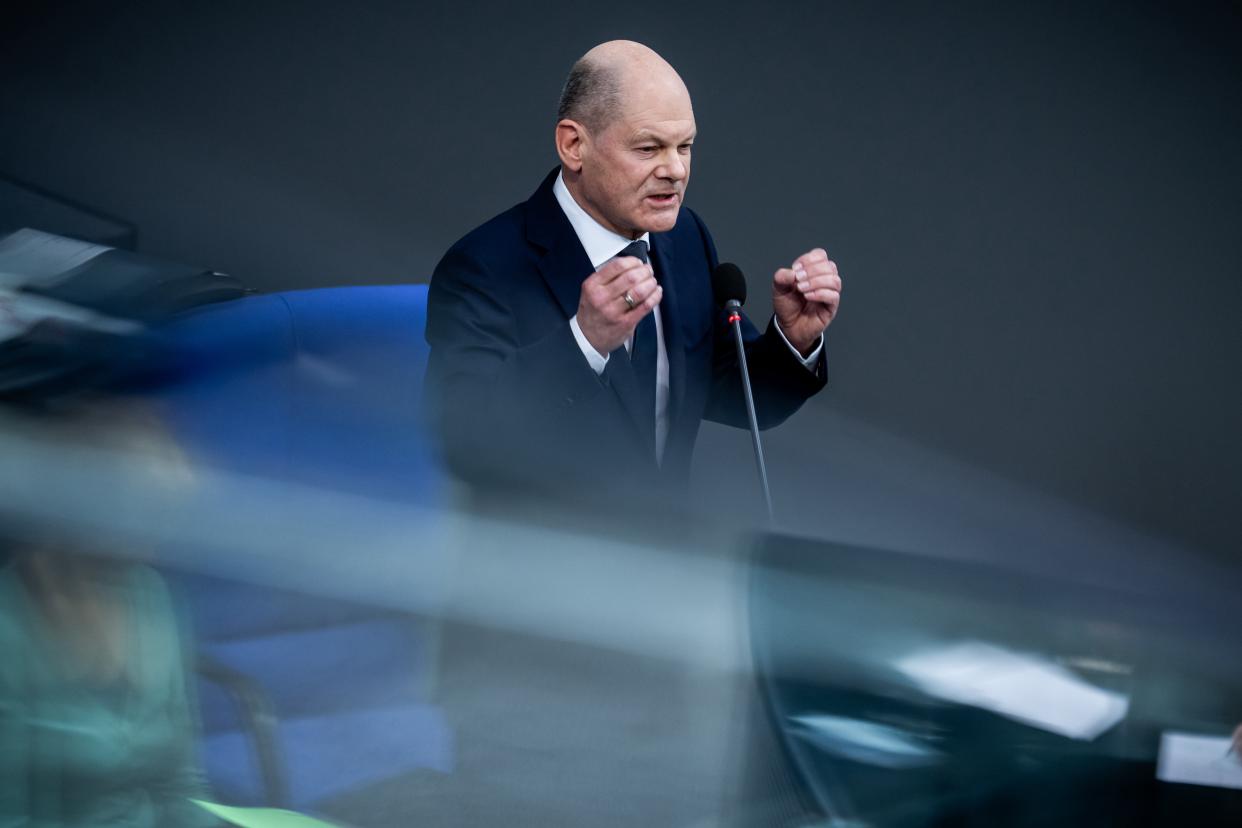 Bild: Bundeskanzler Scholz bei einer Fragestunde im Bundestag