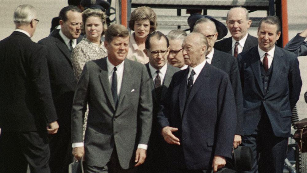 US-Präsident John F. Kennedy wird in Bonn von Bundeskanzer Konrad Adenauer empfangen