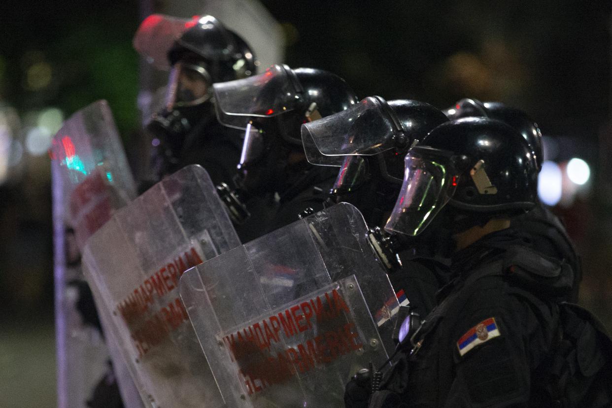 Bild: Polizisten bei einer Demonstartion in Belgrad