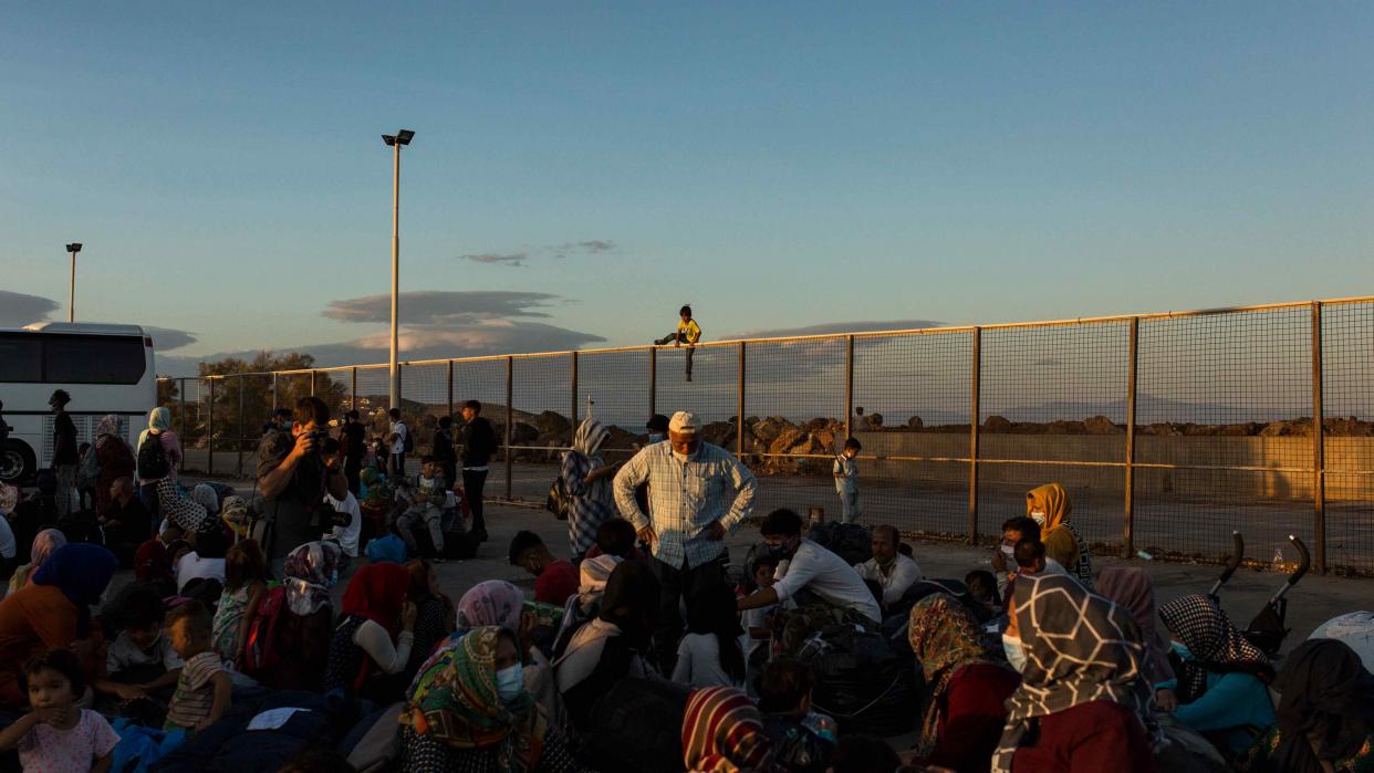 Bild: Flüchtlinge im Hafen von Lavrio bei Athen