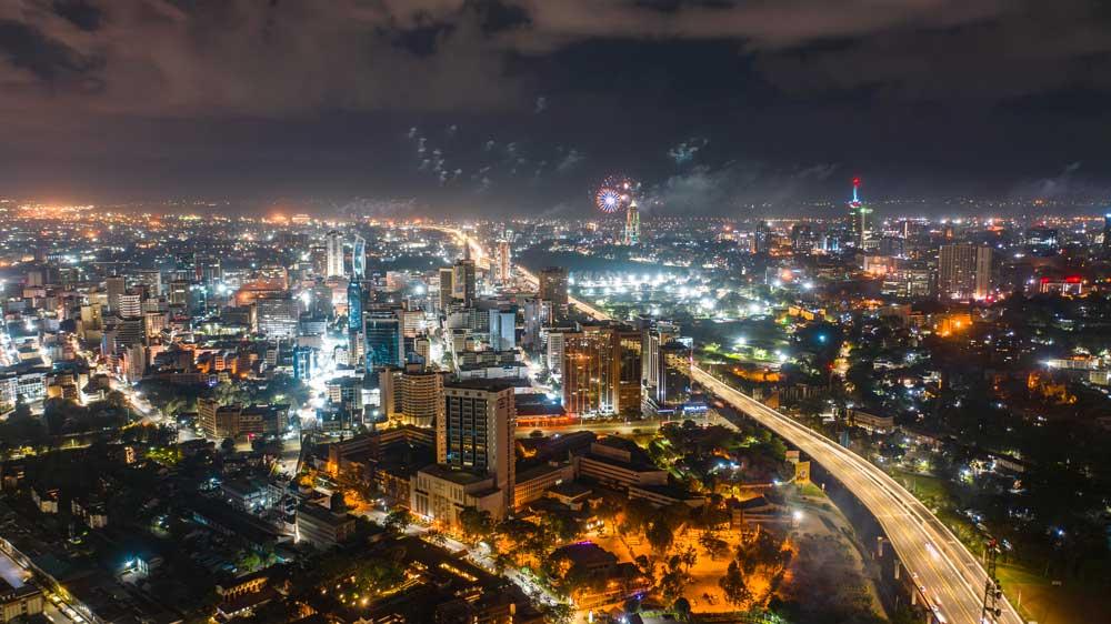 Bild: Luftaufnahme des nächlichen Nairobi