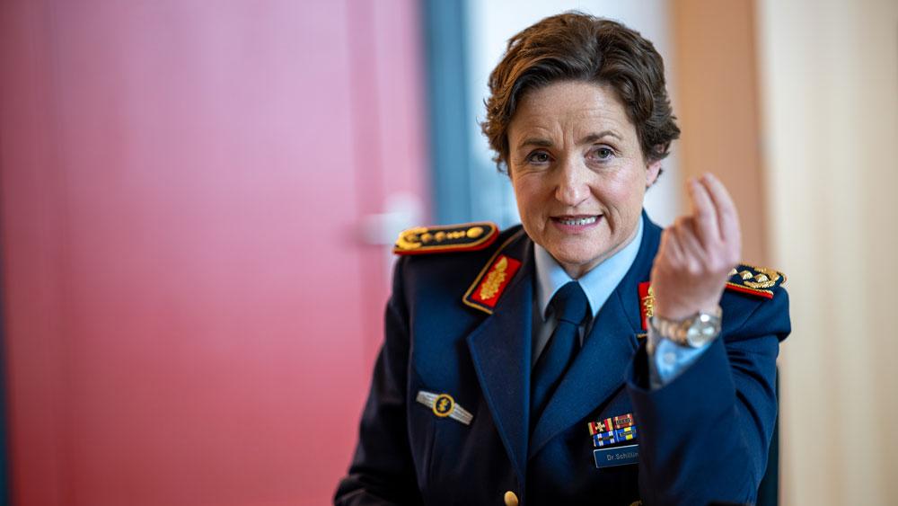 Bild: Porträt von Generaloberstabsarzt Nicole Schilling