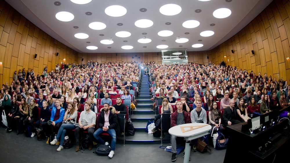 Bild: Studierende in einem Hörsaal