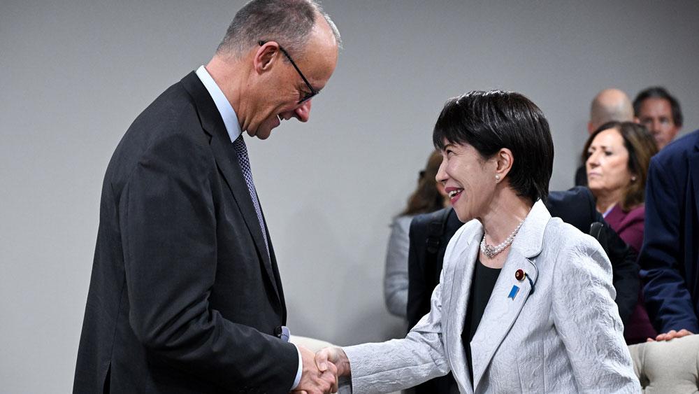 Bild: Friedrich Merz Schüttelt die Hand der Jaanischen Premier Ministerin Sanae Takaichi