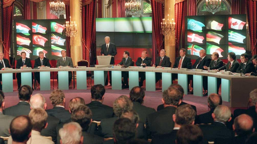 Bild: Unterzeichnung der NATO-Russland Grundakte im Mai 1997