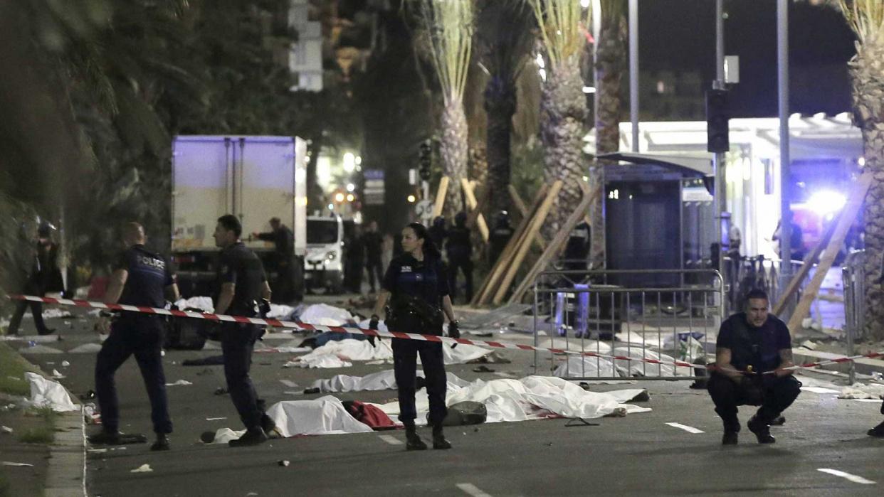 Bild: Sicherung des Tatorts nach dem Terroranschlag von Nizza