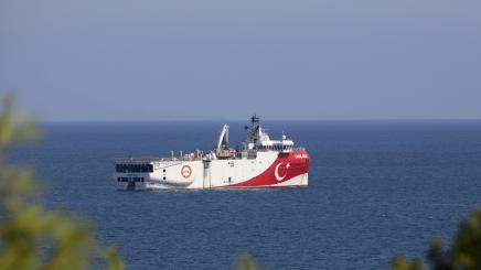 Bild: Türkisches Aurfklärungsschiff Oruc Reis vor der Küste Antalias