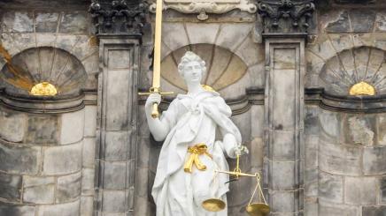 Bild: Statue einer Justitia