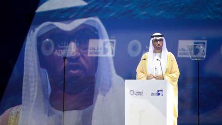 Bild: Sultan Al Jaber hält eine Rede