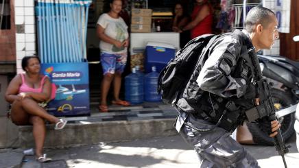 Bild: Polizeieinsatz in einer Favela